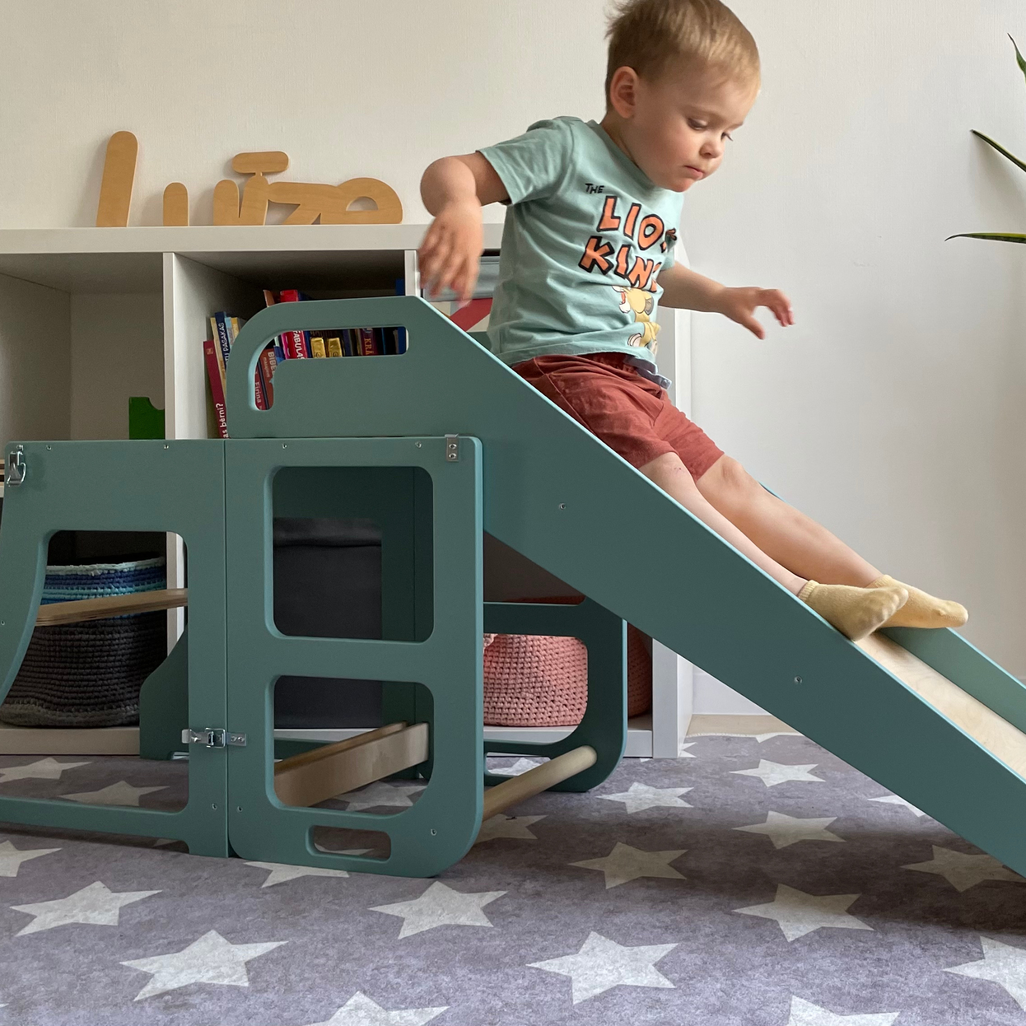 Helper Tower with Slide & Transformable Table